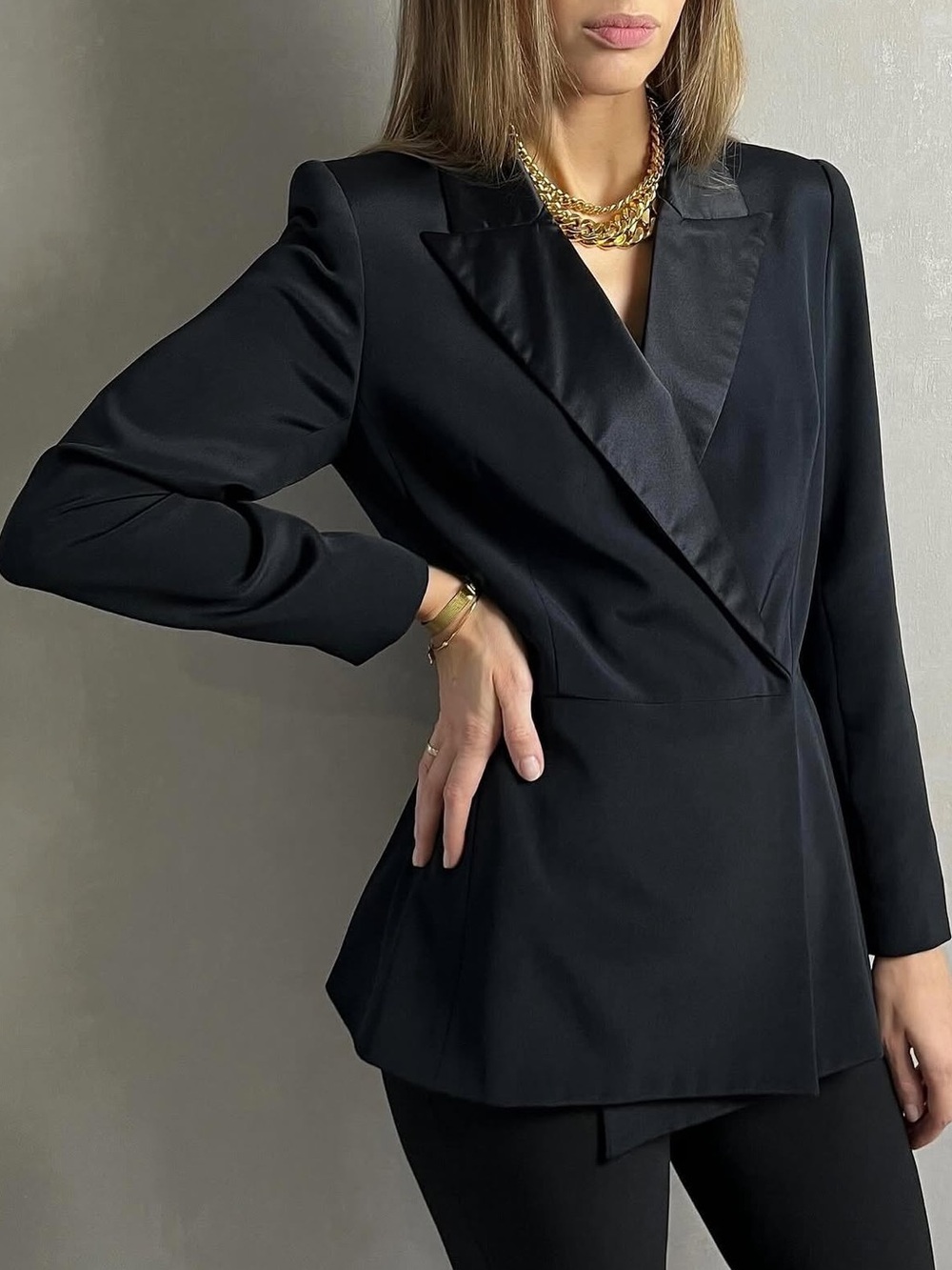 David Hayes Boutique black silk blazer satin shawl lapels tailored silhouette.